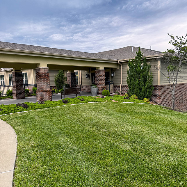 Bright green maintained lawn at The Boulevard Senior Living of St. Charles.